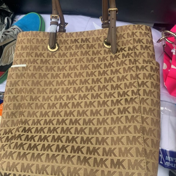 Michael Kors tote - Picture 1 of 1